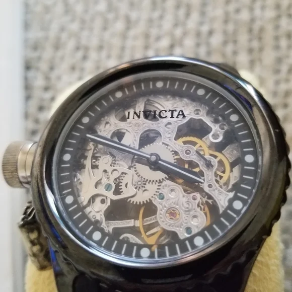 Invicta Quartz  mens watch  rubber band needs replacement model #1848 - Picture 2 of 3